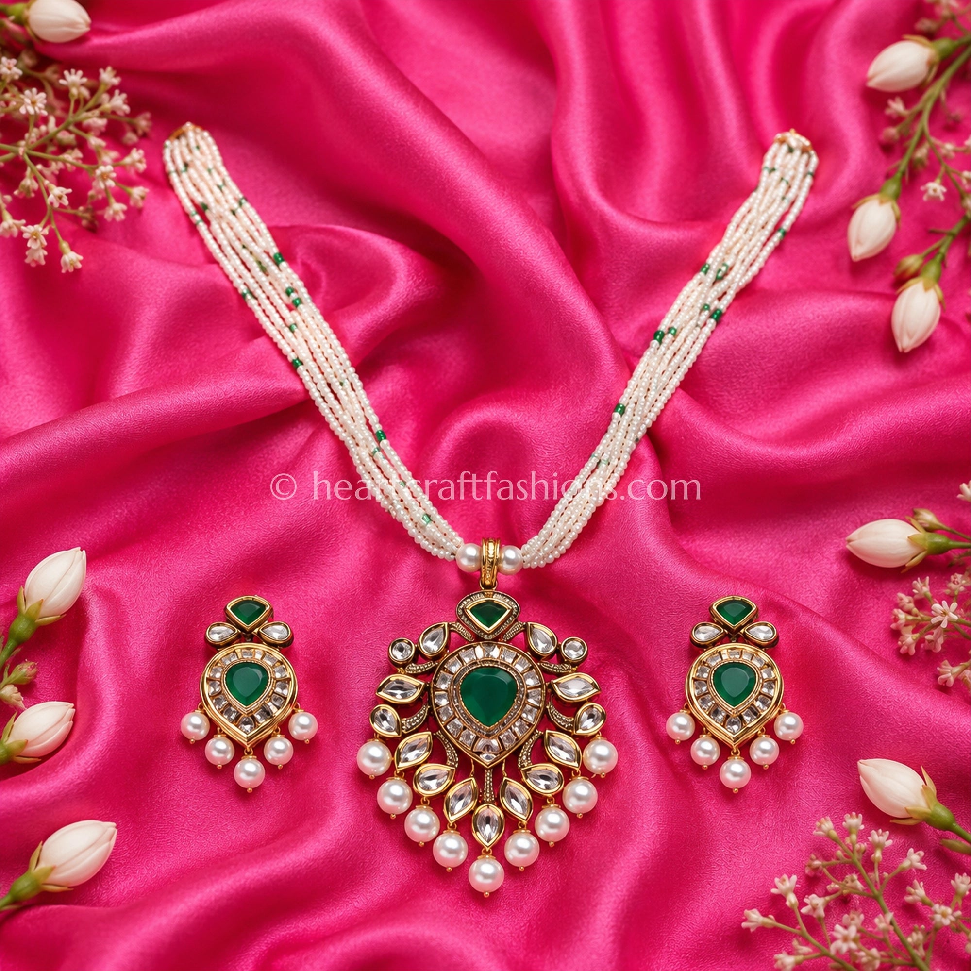 Emerald Sunehri Kundan Pearl Pendant Set