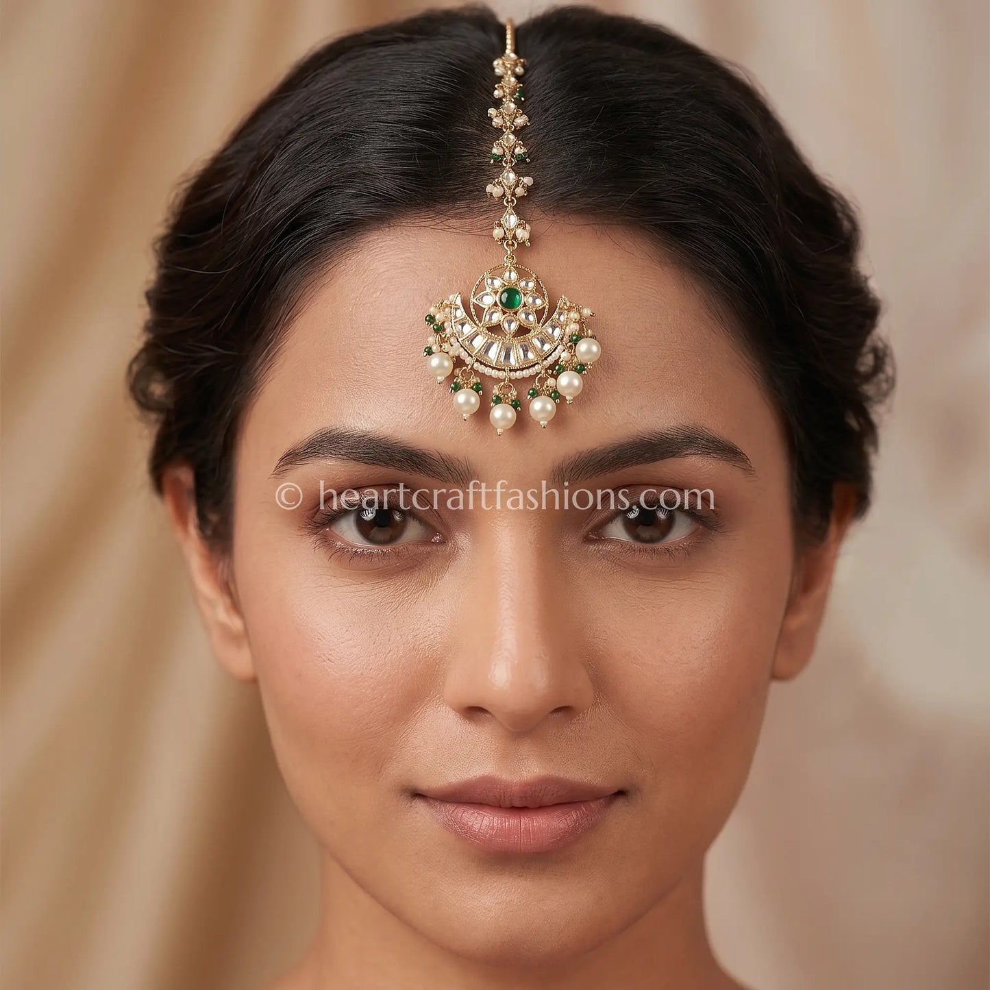 Emerald Pachi Kundan Maang Tikka