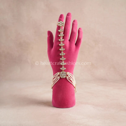Mridula Sunehri Kundan Hathphool
