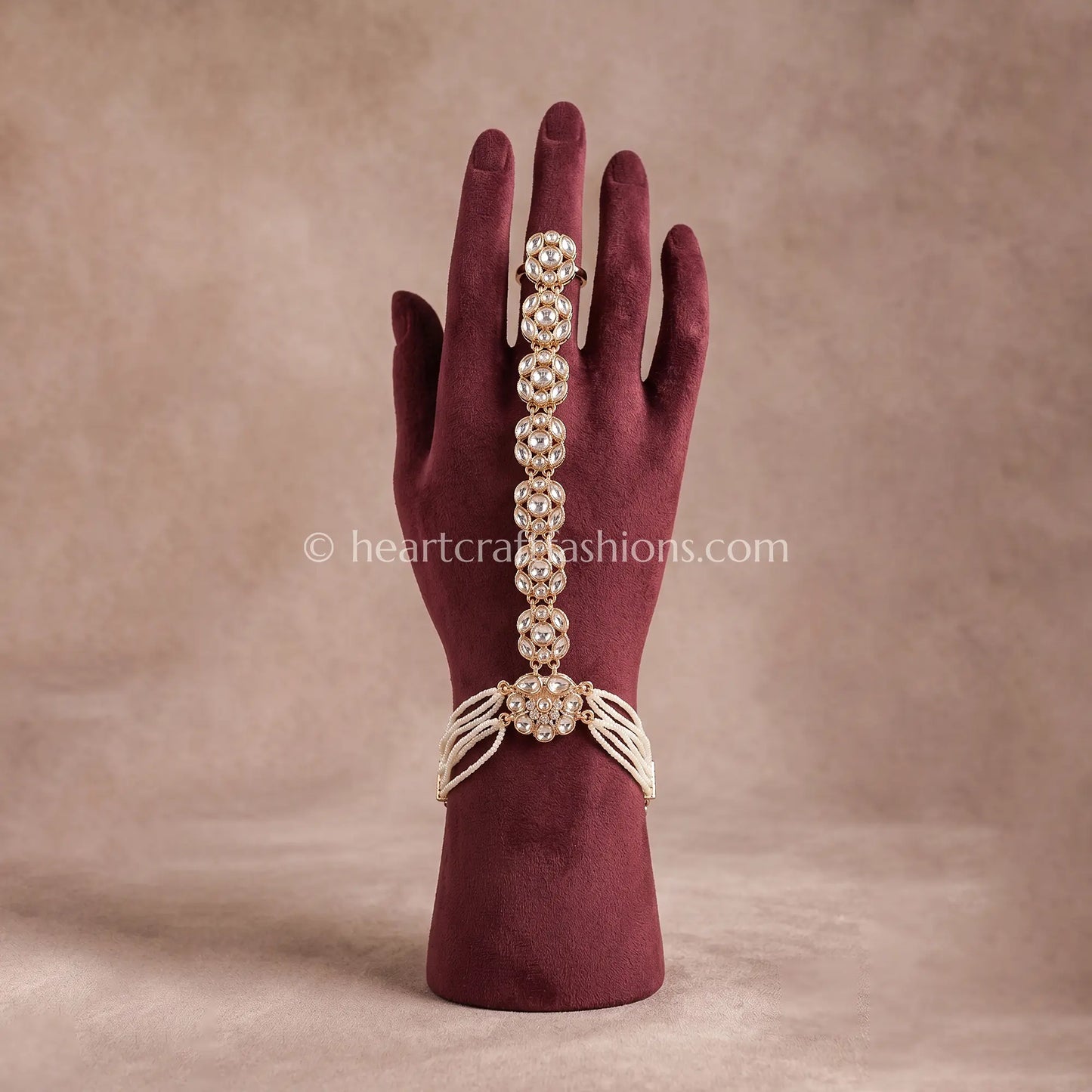 Rajnandini Sunehri Kundan Hathphool