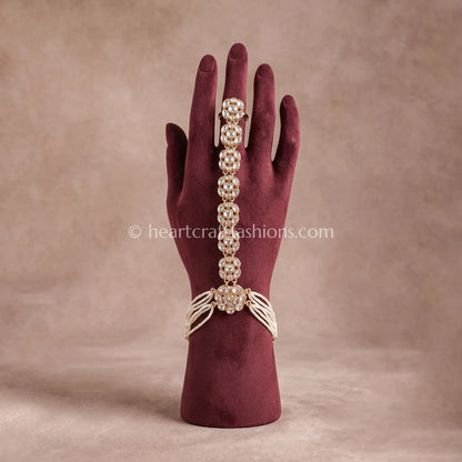 Rajnandini Sunehri Kundan Hathphool