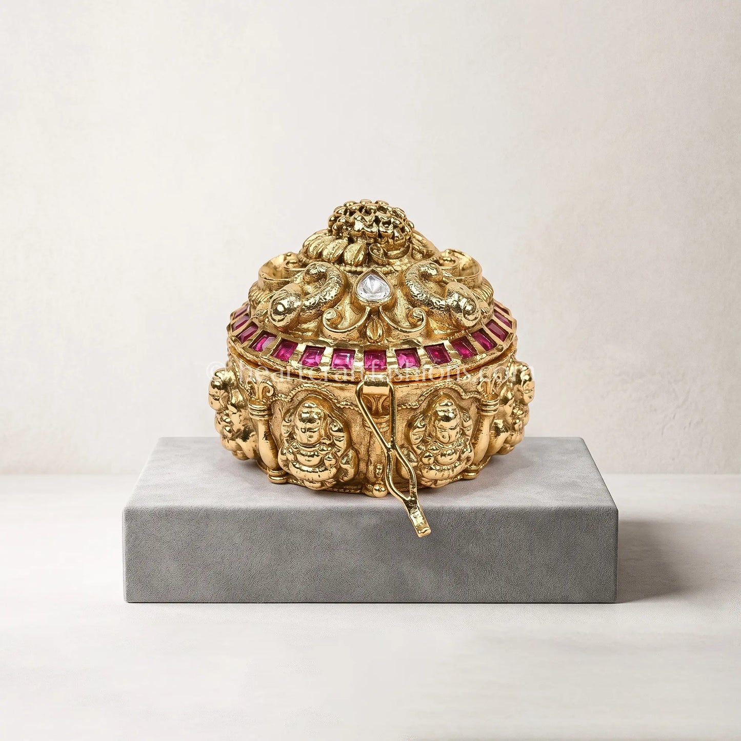 Divya Shubh Aura Kundan Sindoor Box