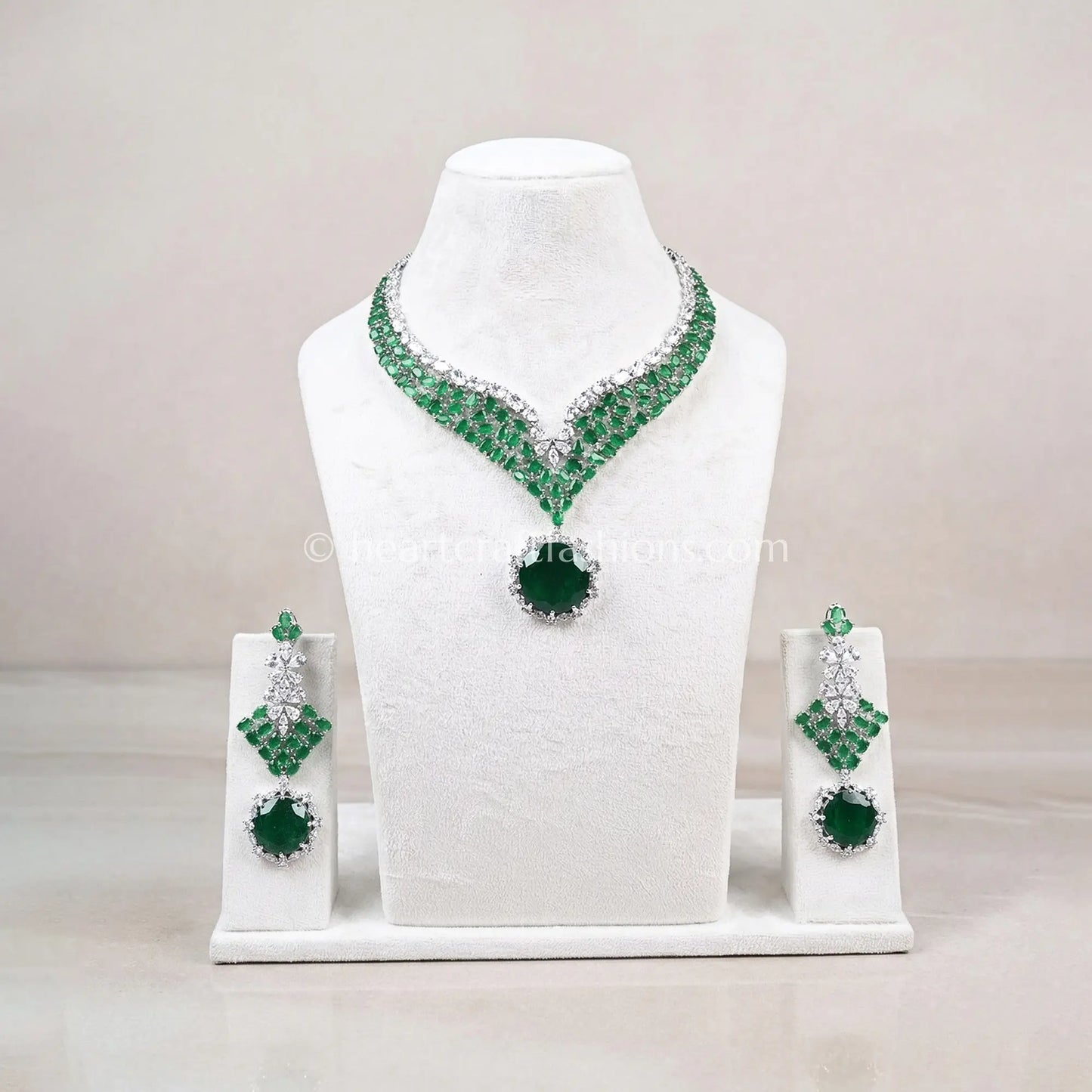 V-Contour Emerald Mesh Statement Set