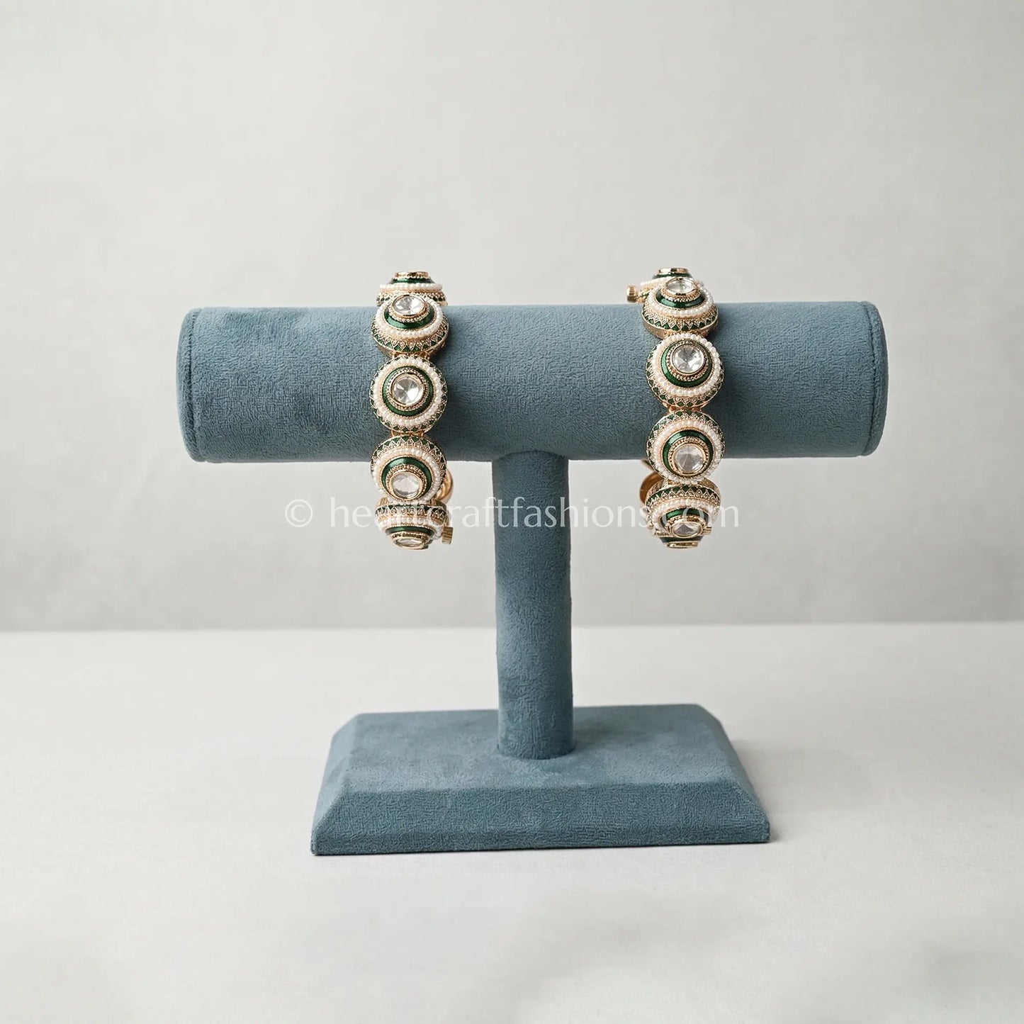 Emerald Sunehri Kundan Circle Bangles