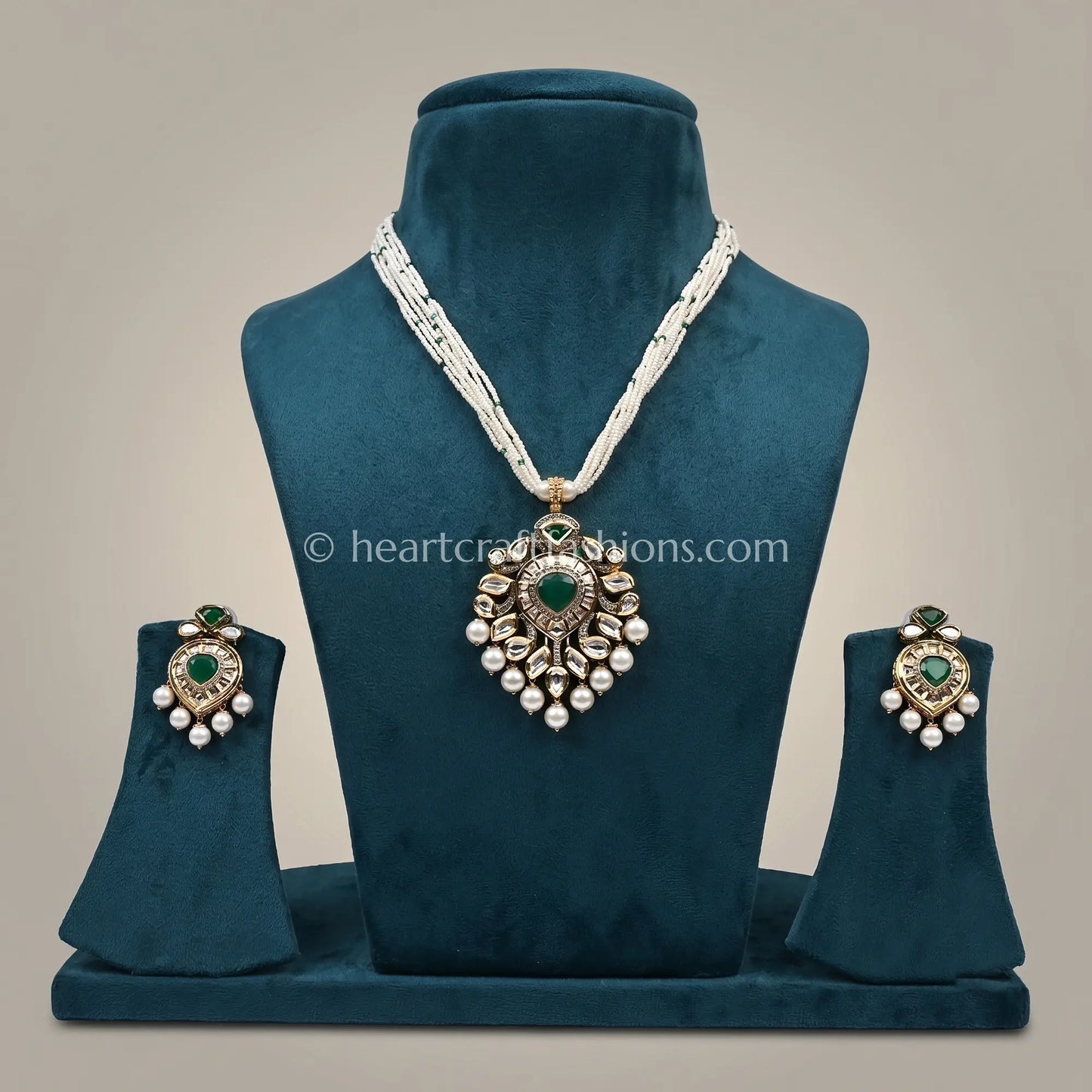 Emerald Sunehri Kundan Pearl Pendant Set