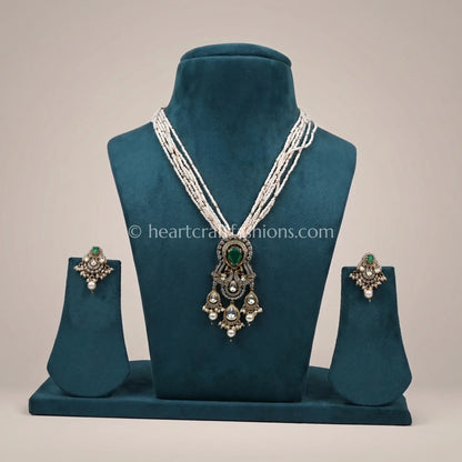 Emerald Sunehri Kundan Pearl Pendant Set