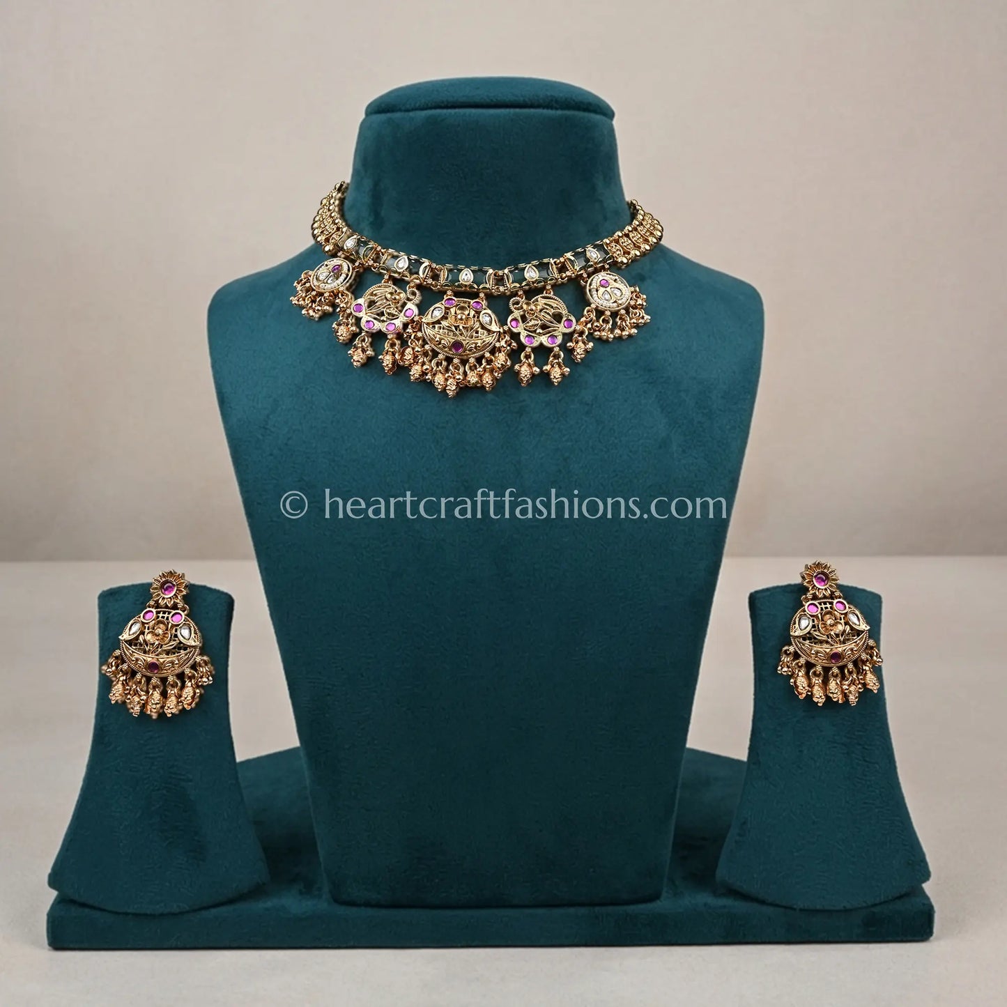 Vintage Temple Medallion Kemp Stone & Emerald Heritage Choker Set