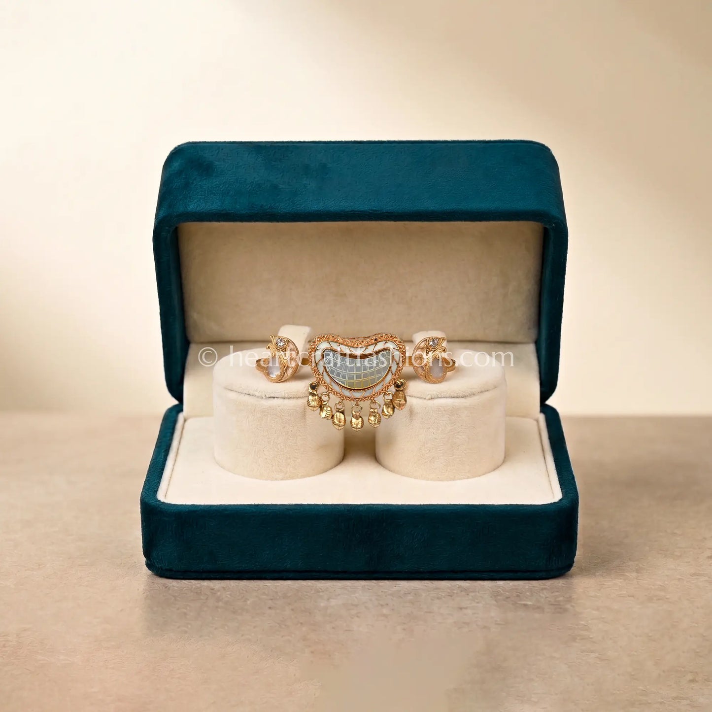 Noor Jharokha MOP Ring