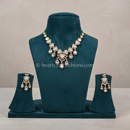 Sunehri Kundan MOP Teardrop Elegance