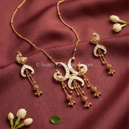 Chandmayur Amrapali Pendant Set