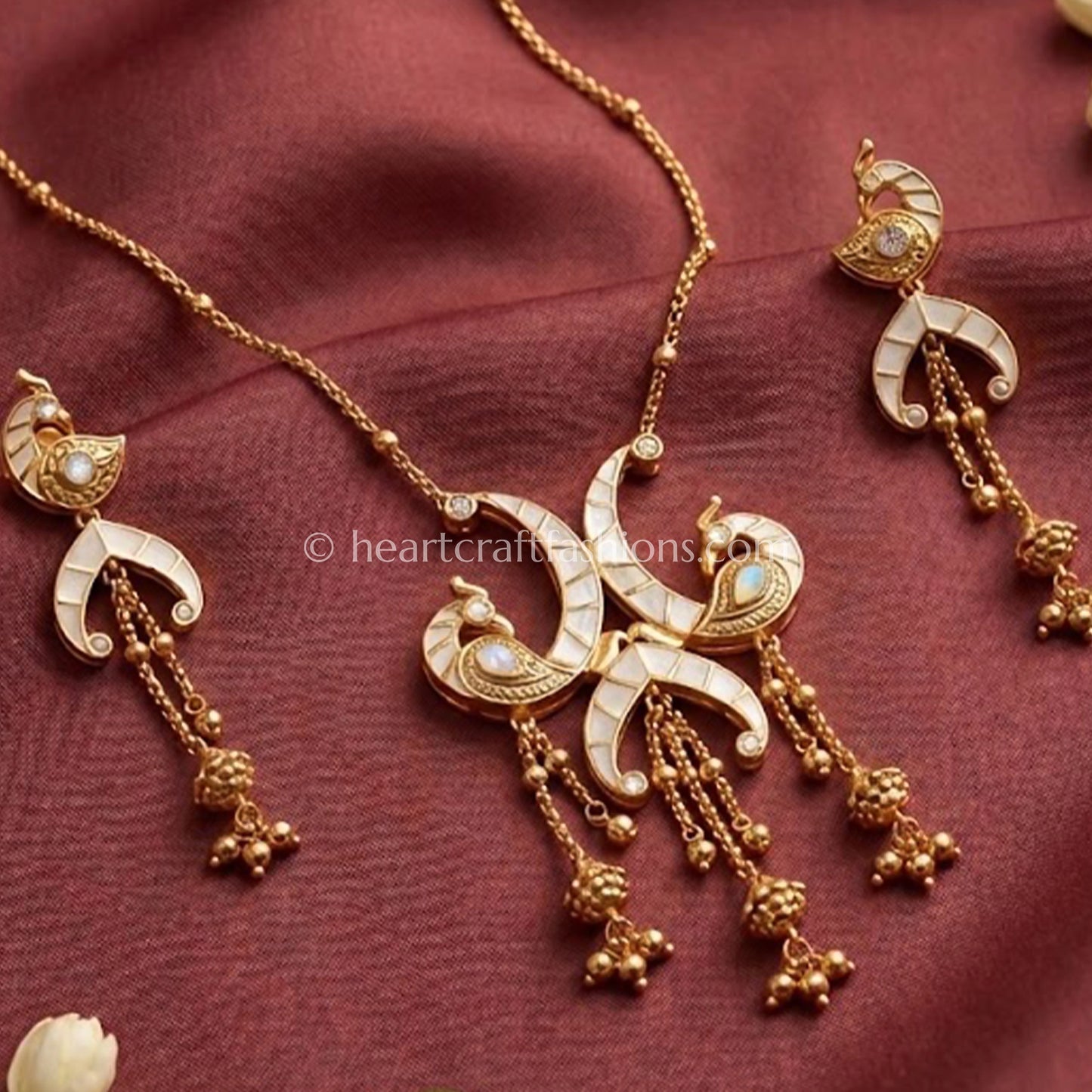 Chandmayur Amrapali Pendant Set