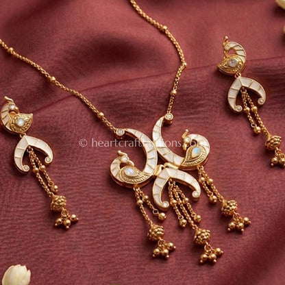 Chandmayur Amrapali Pendant Set