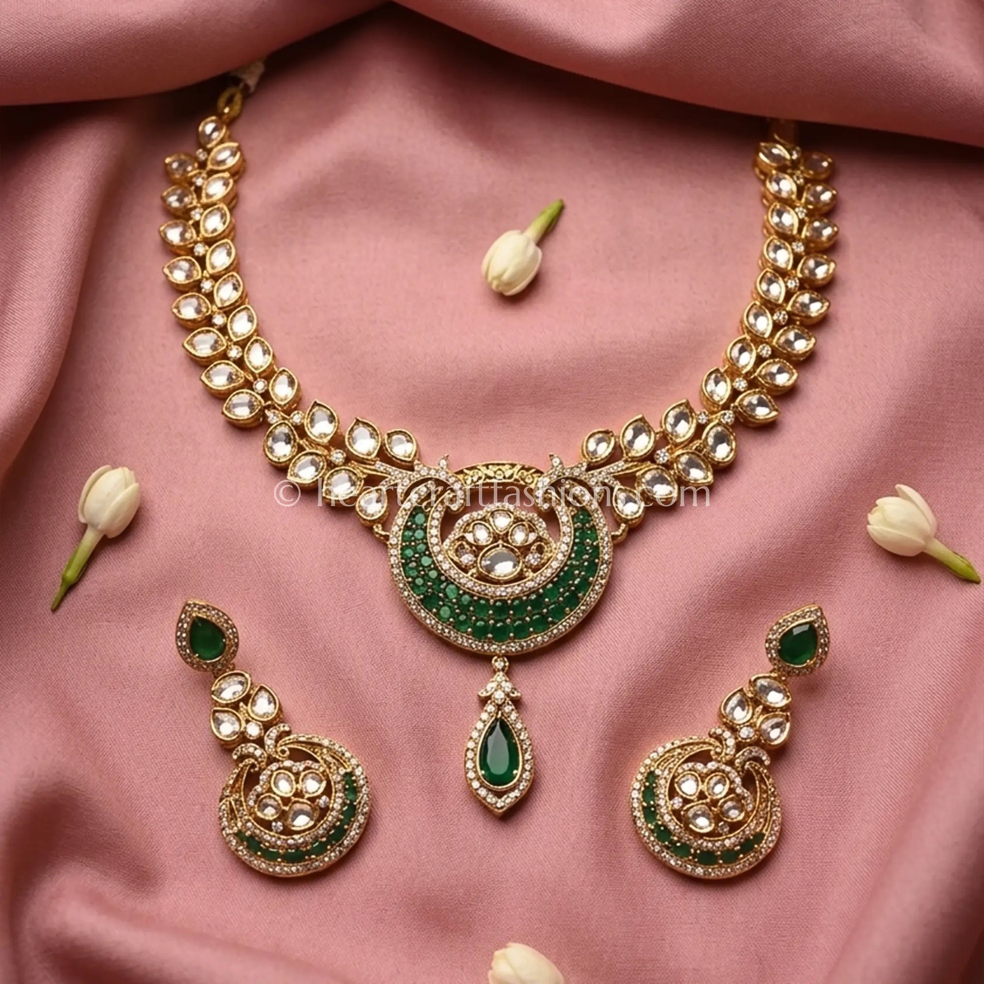 Emerald Aura Sunehri Kundan Choker