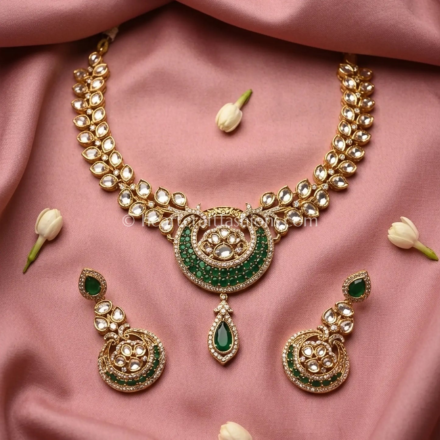 Emerald Aura Sunehri Kundan Choker
