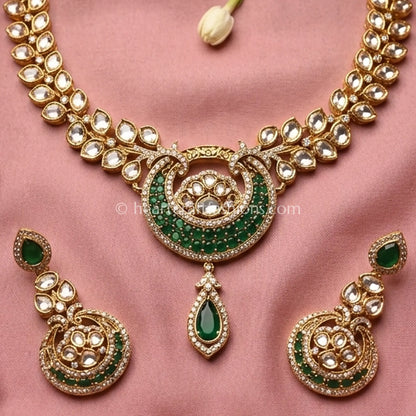 Emerald Aura Sunehri Kundan Choker