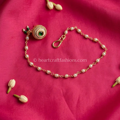 Emerald Core Round Medallion Pearl Nath with Chain