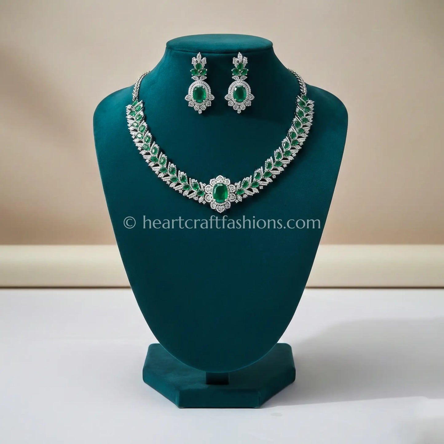 Emerald Grace Doublet Choker