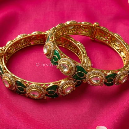 Emerald Pear Sunehri Kundan Bangles