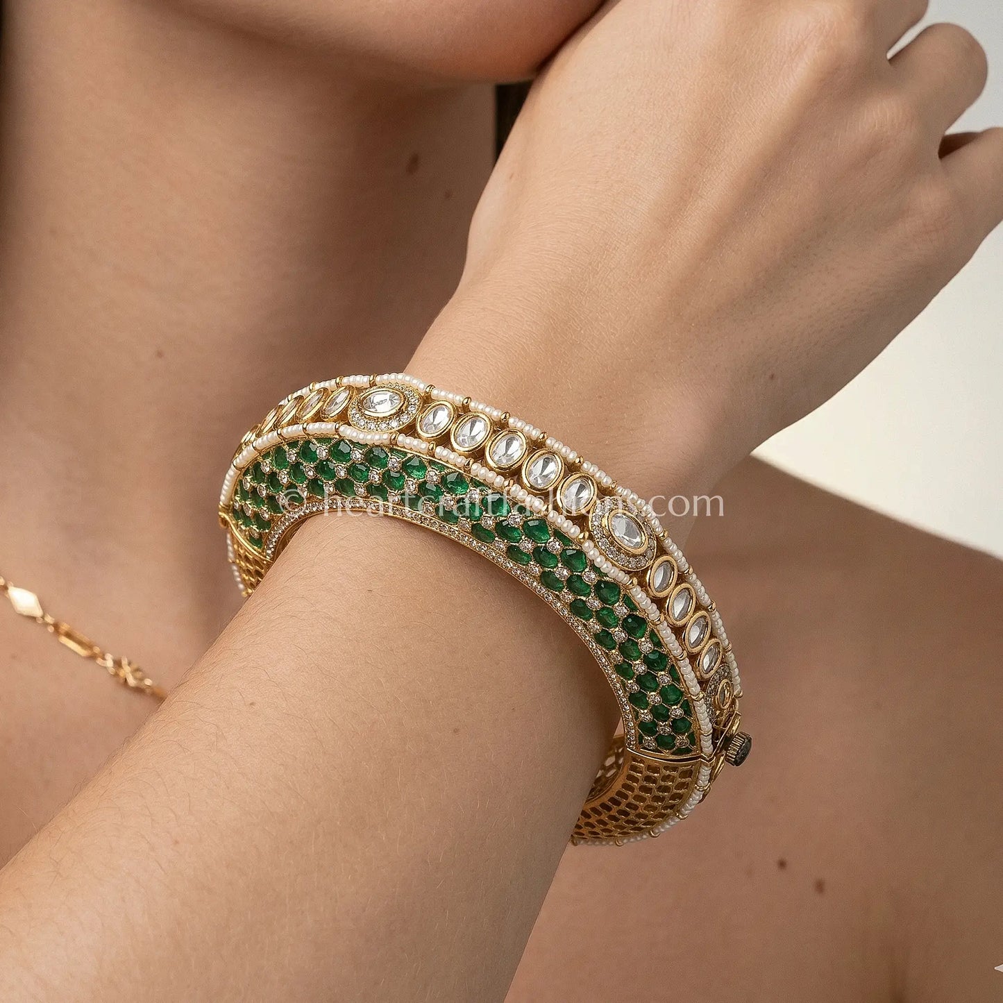 Emerald Sunehri Kundan Bracelet