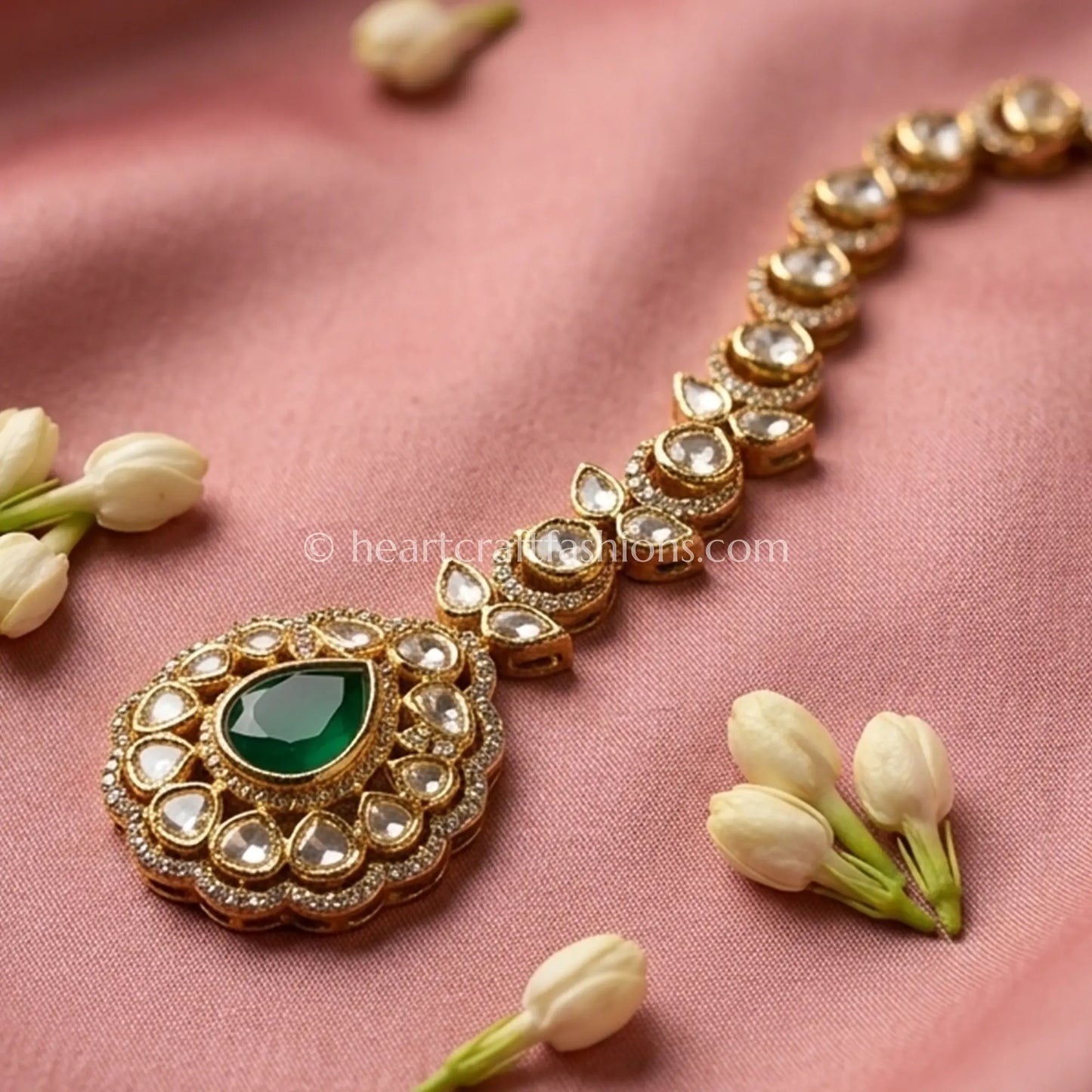 Emerald Sunehri Kundan Maang Tikka