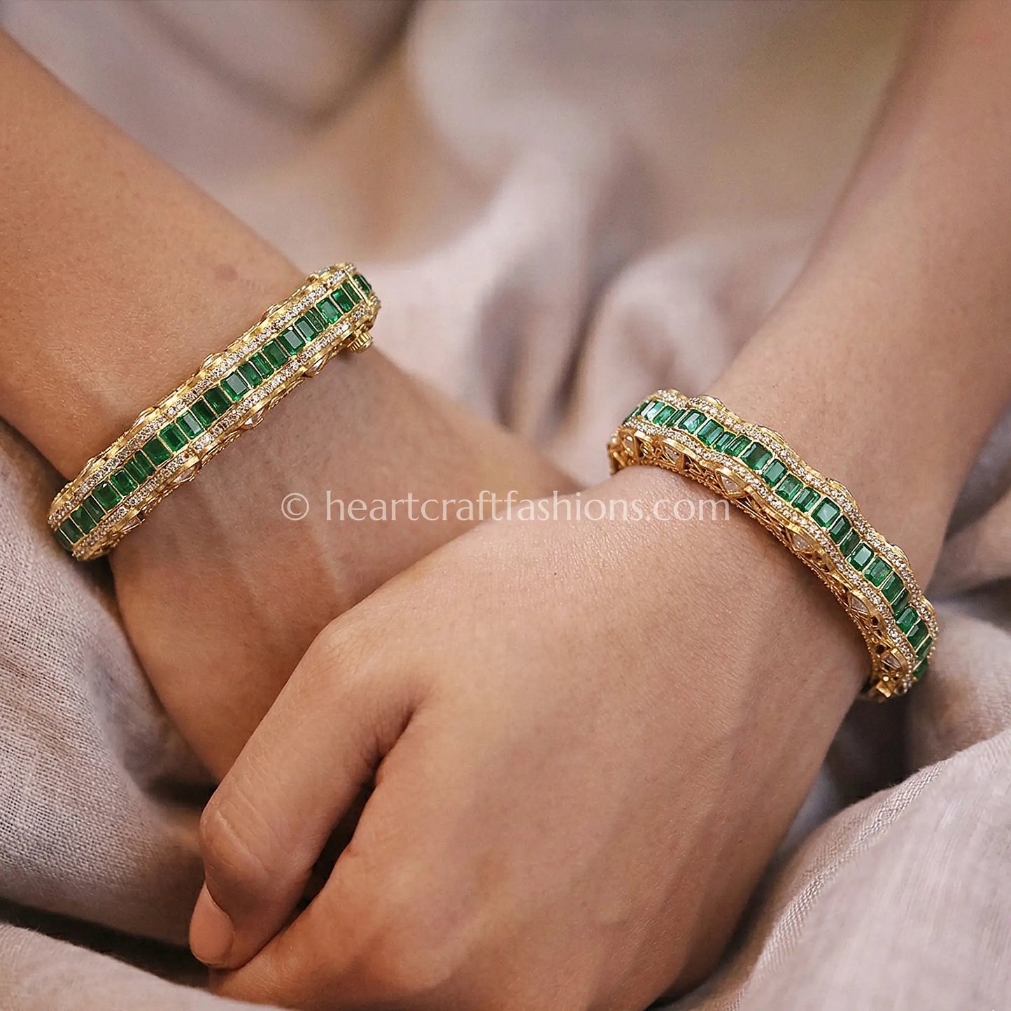 Emerald Sunehri Kundan Sleek Bangles