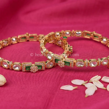 Emerald Sunehri Kundan Sleek Bangles