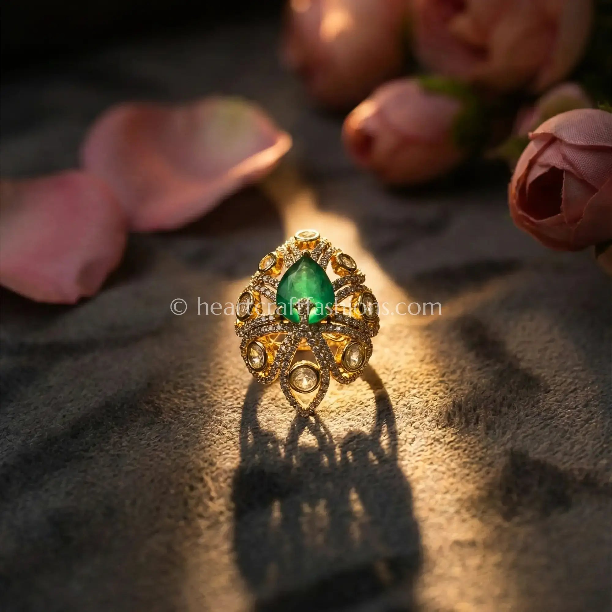 Sunehri Kundan Emerald Teardrop Doublet Ring