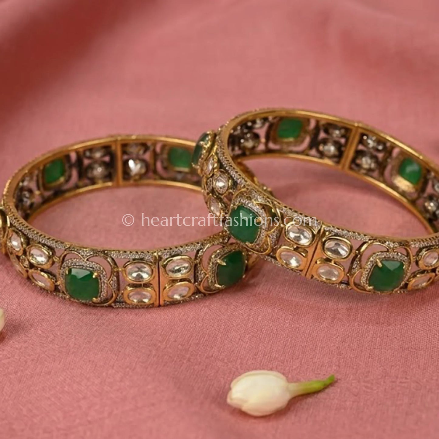 Emerald Doublet Sunehri Kundan Bangles