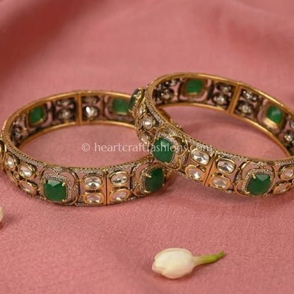 Emerald Doublet Sunehri Kundan Bangles