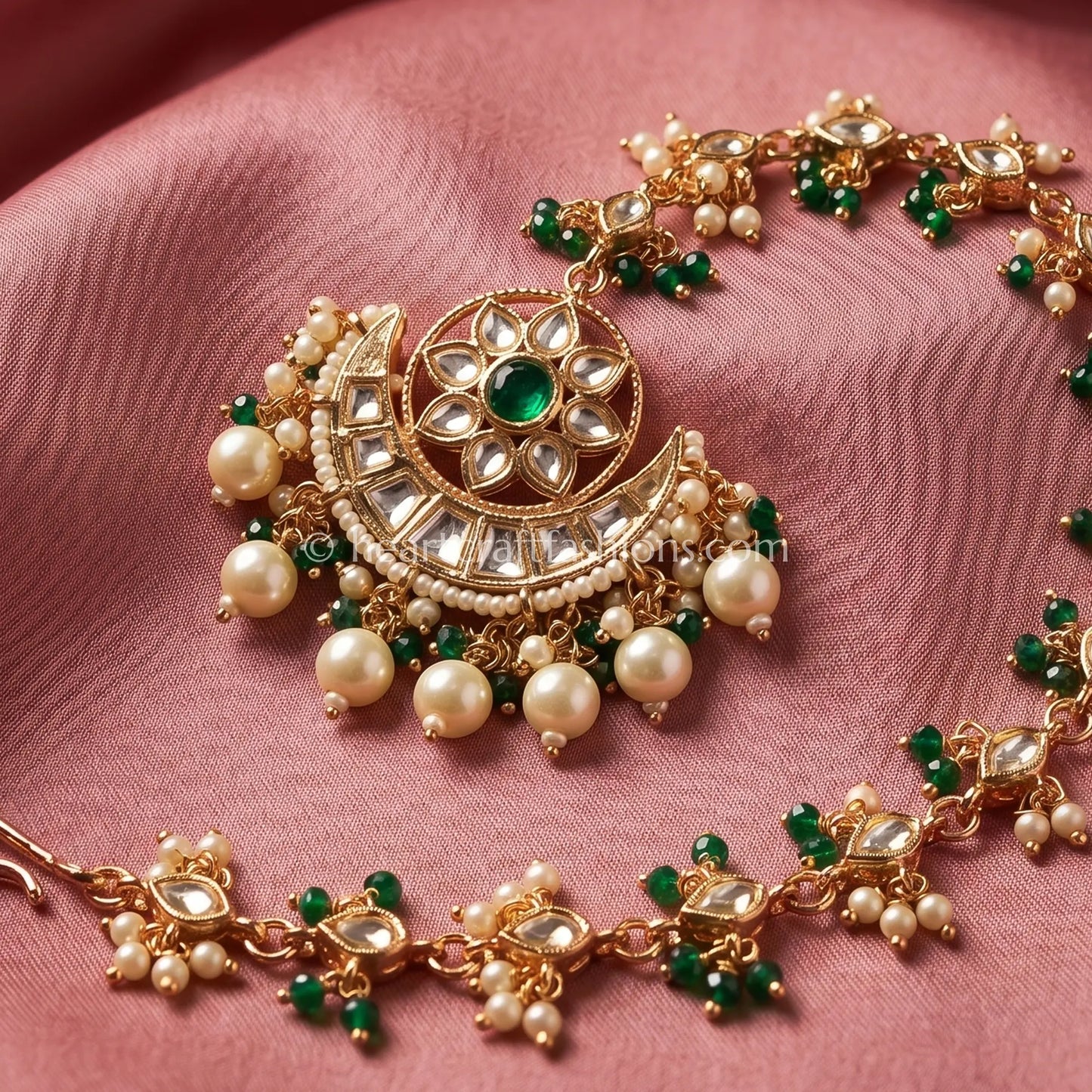 Emerald Pachi Kundan Maang Tikka