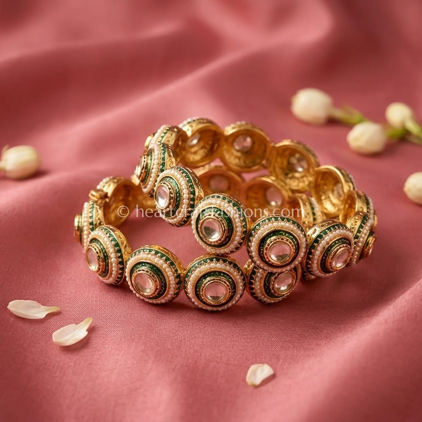 Emerald Sunehri Kundan Circle Bangles