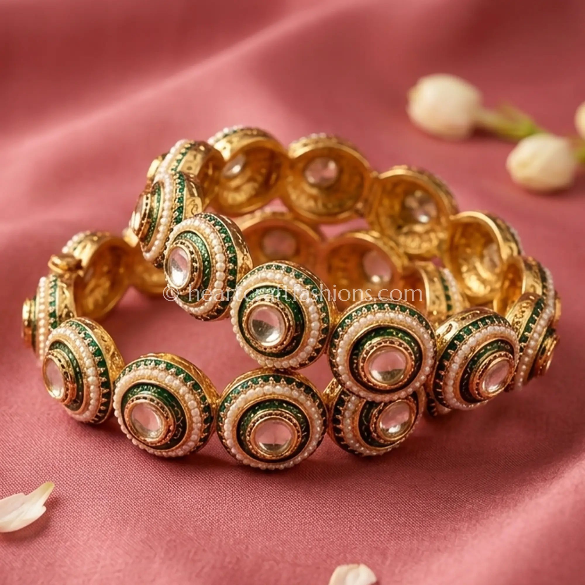 Emerald Sunehri Kundan Circle Bangles