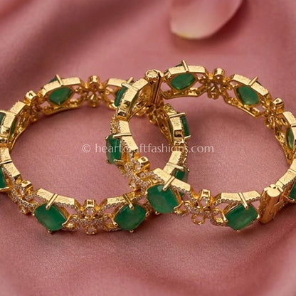 Emerald Sunehri Kundan Doublet Bangles