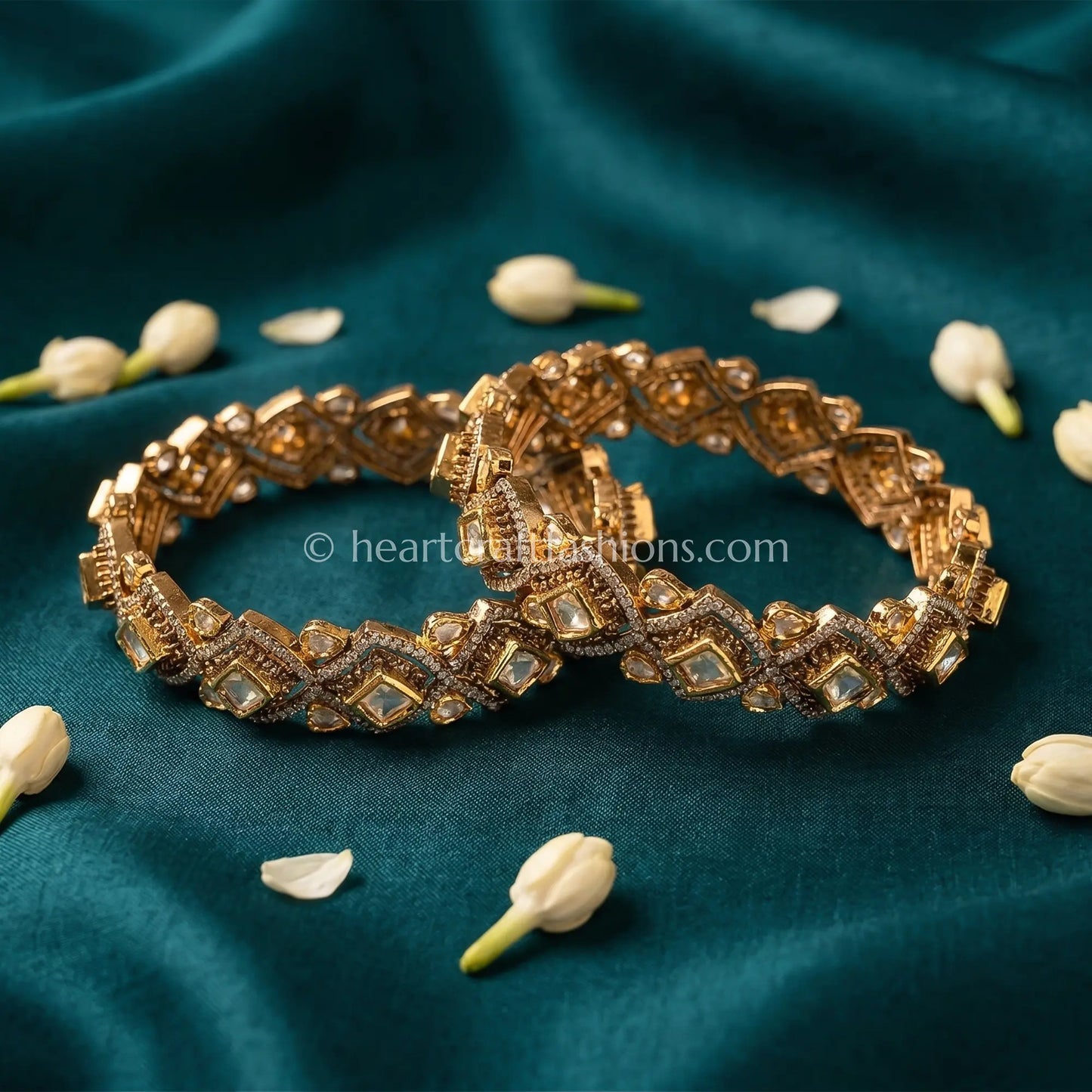 Geometric Sunehri Kundan Bangles