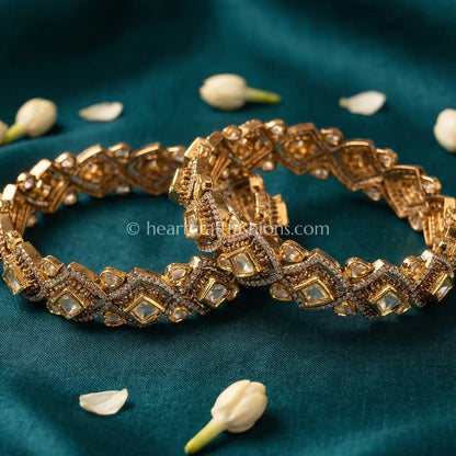 Geometric Sunehri Kundan Bangles