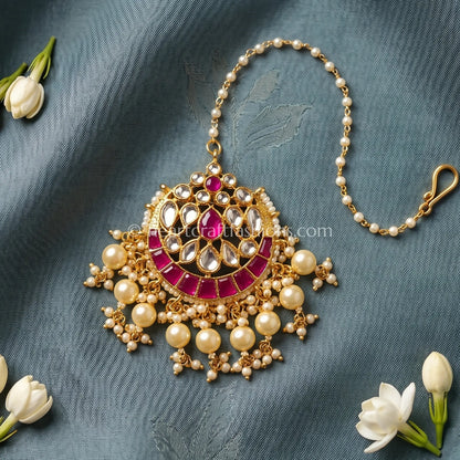 Gulnaar Ruby Pachi Kundan Maang Tikka