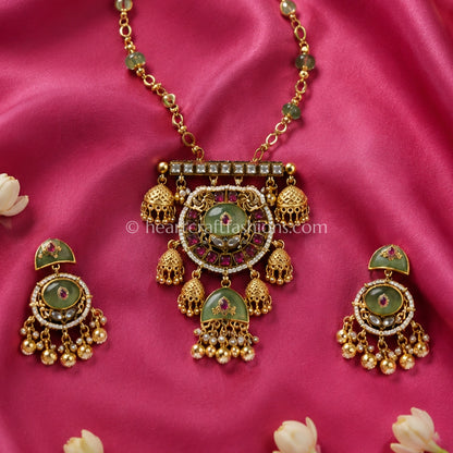 Heritage Pachi Kundan Pendant Set