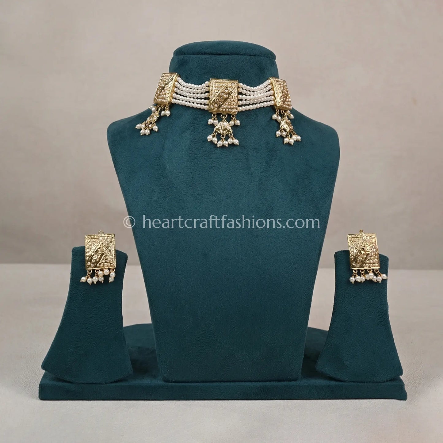 Jadau Pearl Panel Choker Set