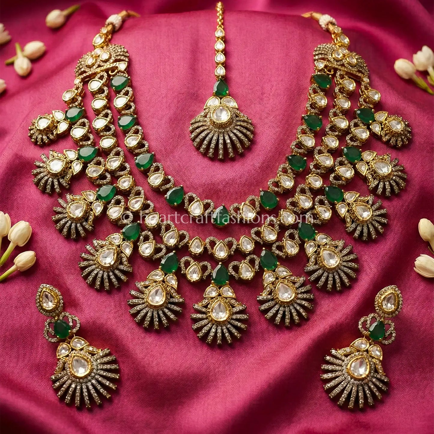 Maharani Sunehri layered Emerald Aura
