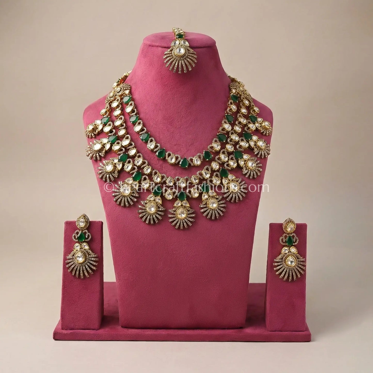 Maharani Sunehri layered Emerald Aura