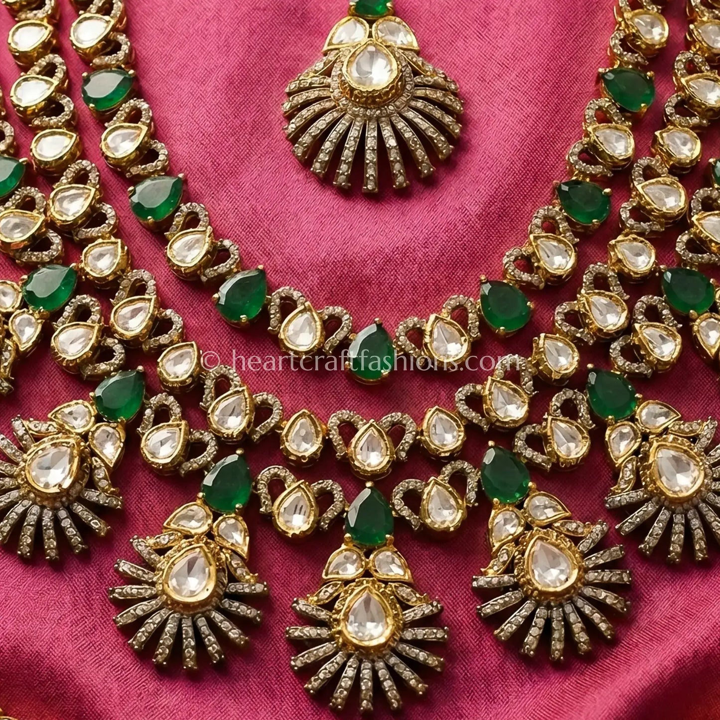 Maharani Sunehri layered Emerald Aura