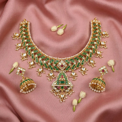 Meera Sunehri Kundan Jadau Choker Set