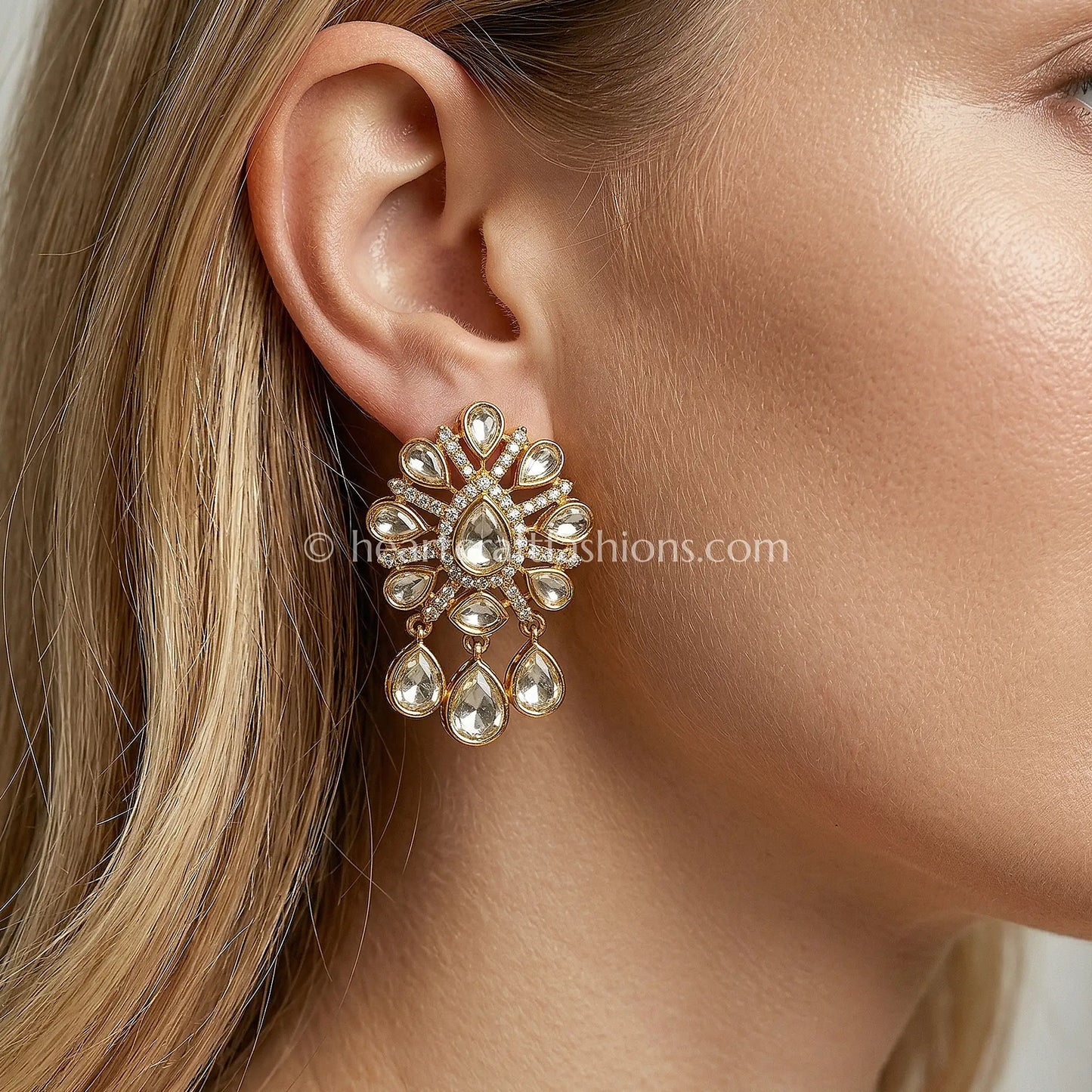 Noor Sunehri Kundan Stud Earrings