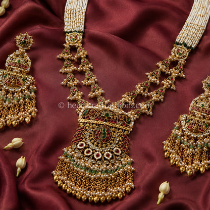 Opulent Heritage Pachi Pearl Grand Haar Set