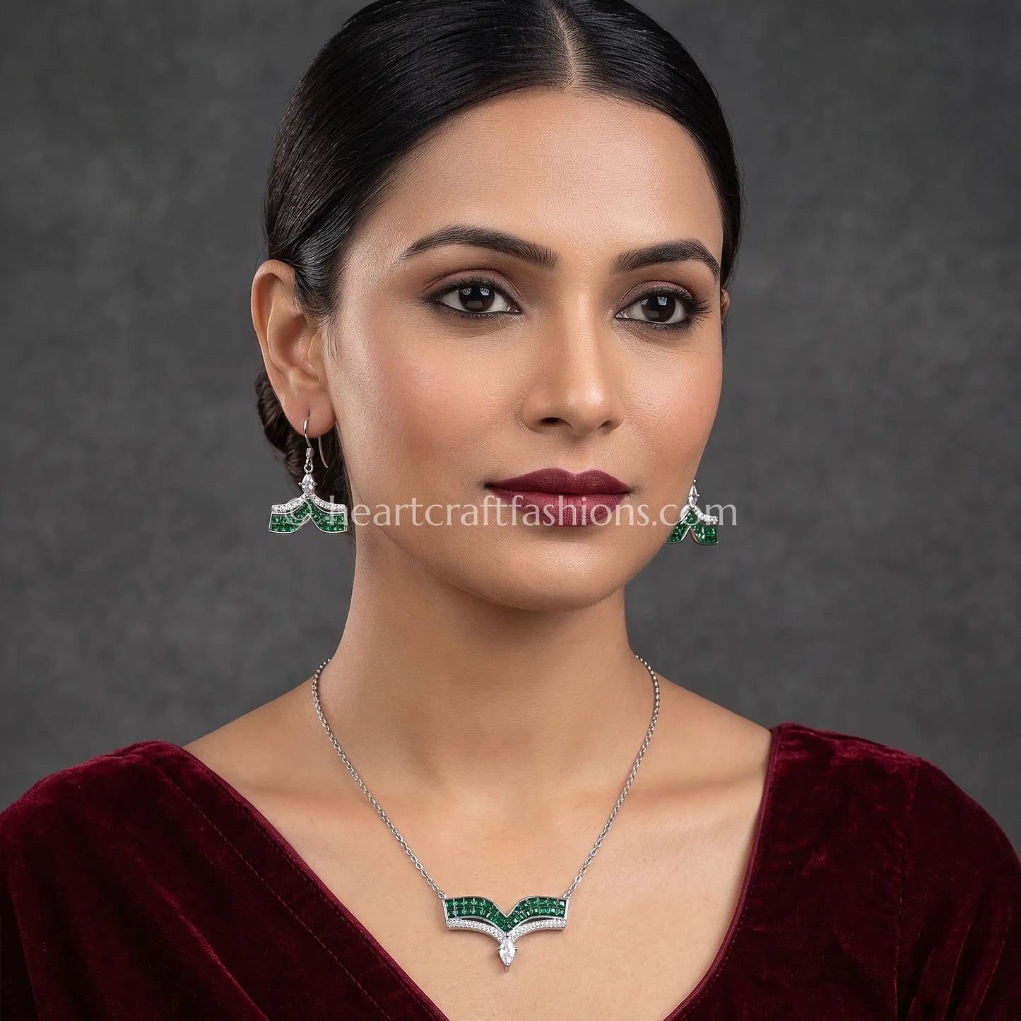 Pure Silver Emerald Curved Chevron Necklace Set – Hallmarked