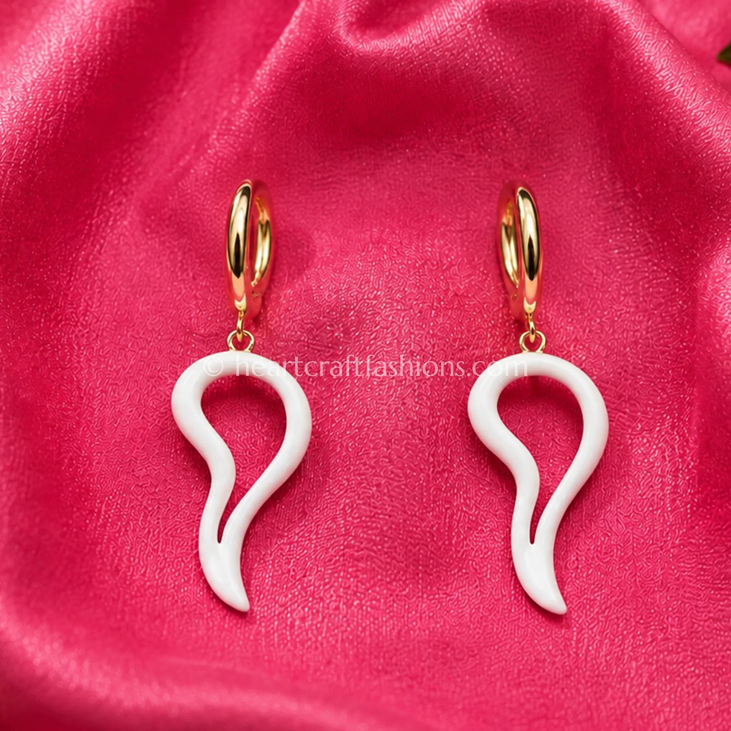 Pure Silver Minimalist Wave Drop Earrings – Hallmarked White Enamel & Gold