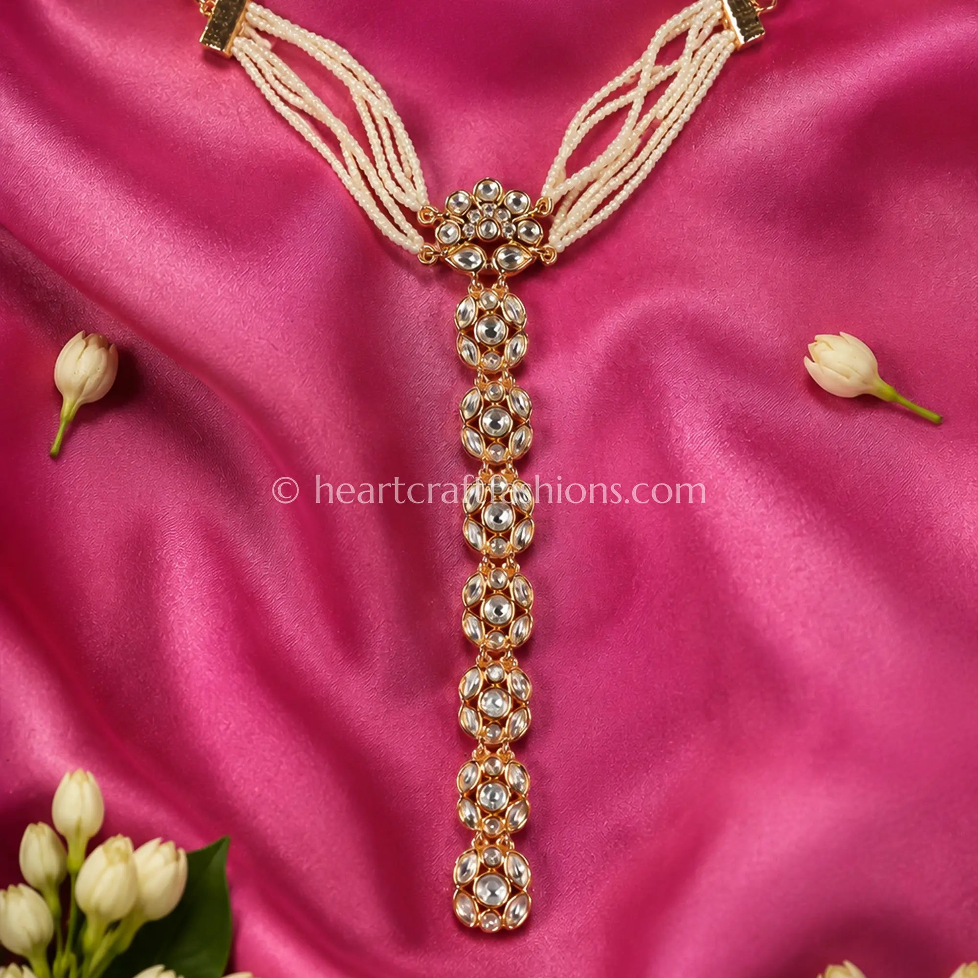Rajnandini Sunehri Kundan Hathphool