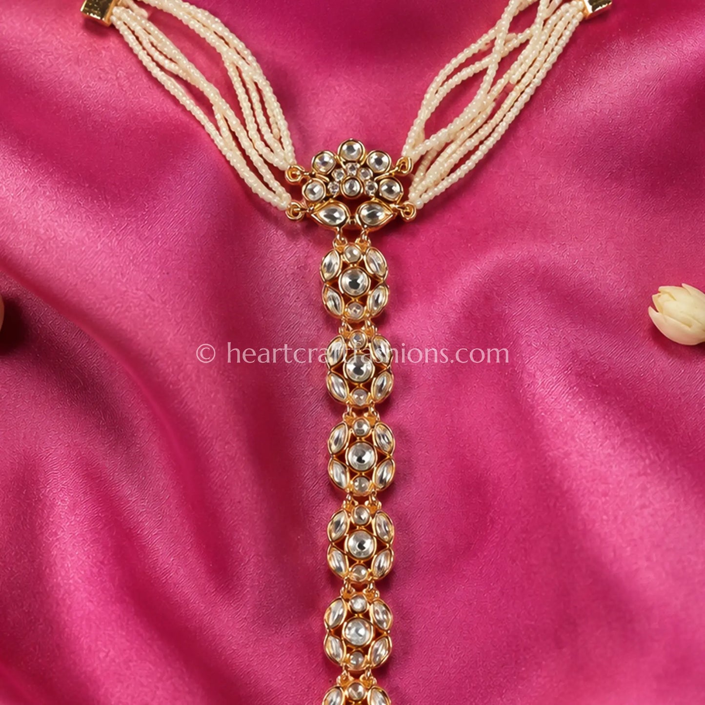 Rajnandini Sunehri Kundan Hathphool