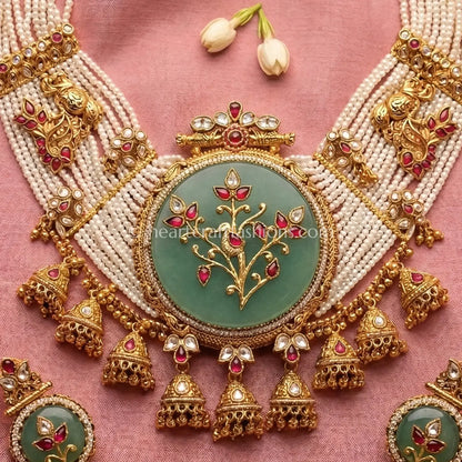 Rajwadi Emerald Bloom Pearl Choker Set