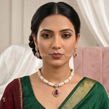 Sunehri Kundan Pearl Doublet Hasli